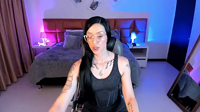 Kristen Garner online show from October 23, 8:15 pm