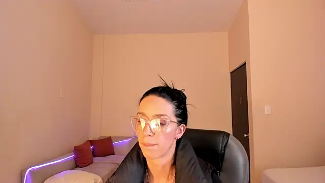 Kristen Garner online show from July 24, 7:44 pm