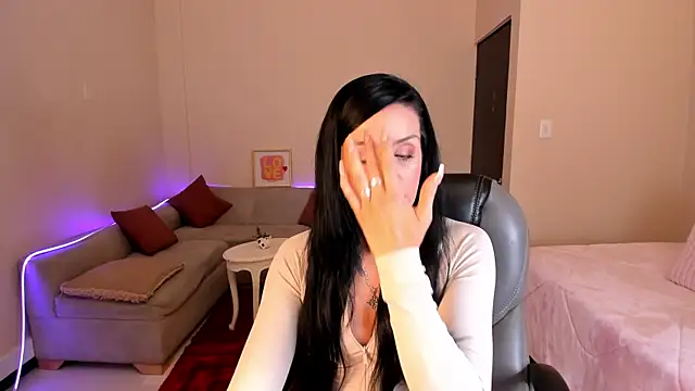 Kristen Garner online show from April 30, 8:36 pm
