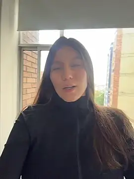 AmelieLaurent  online show from July 25, 4:58 pm