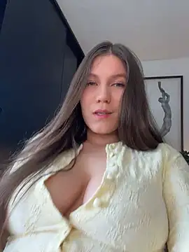 AmelieLaurent  online show from August 4, 7:53 pm