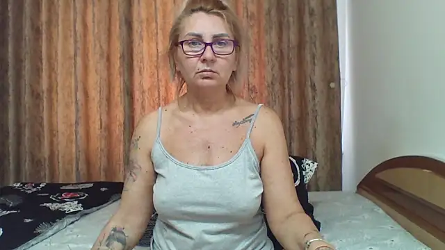 PussyEvely online show from May 14, 7:14 am