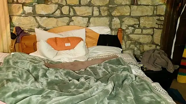 Bellazeebub online show from February 3, 8:45 pm