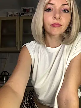 Snapshot of Kristina03 chatting on October 15, 9:17 pm Kristina03 online show from October 15, 9:17 pm