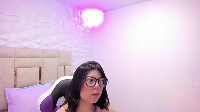 PauletteJ online show from December 18, 11:59 am