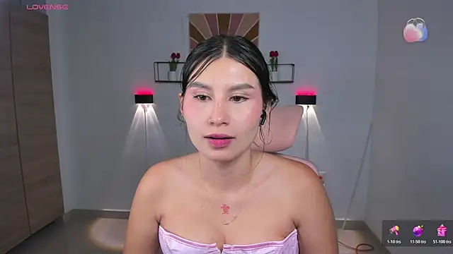 emily villamil online show from April 28, 10:02 pm
