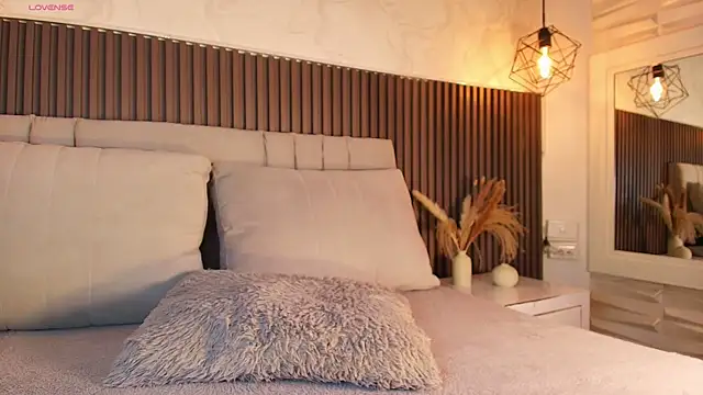 SHANONCLARK online show from January 10, 7:51 pm