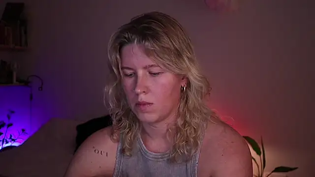 moonamii online show from October 21, 5:17 pm