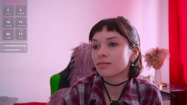 VivianLy  online show from March 17, 2:21 pm