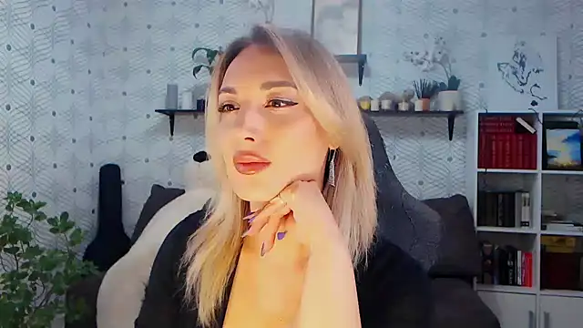 MillaXQueen online show from May 14, 11:16 am