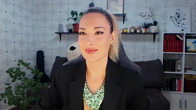 MillaXQueen online show from May 15, 2:20 pm