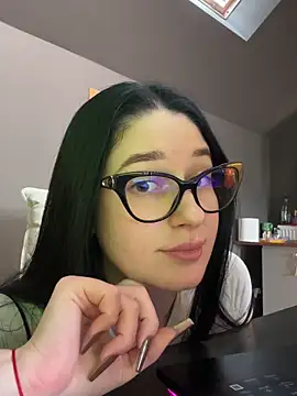 moniqque online show from October 13, 1:36 pm