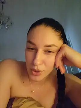 moniqque online show from July 12, 2:40 pm