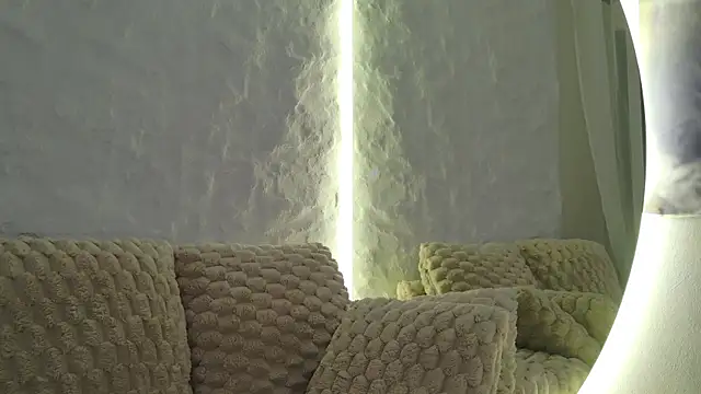 moniqque online show from July 10, 7:42 am