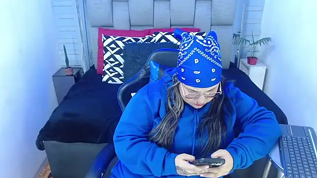 evelin zaens online show from November 23, 4:26 am