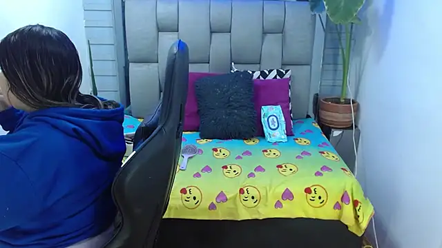evelin zaens online show from July 26, 5:04 am
