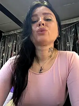 KikiXRed online show from April 28, 4:38 am