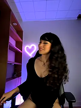 Naughty-Jessie online show from October 31, 10:36 pm