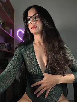 Naughty-Jessie online show from May 3, 9:18 pm