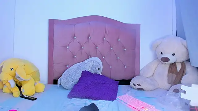 LittleAngelx online show from May 28, 4:32 am