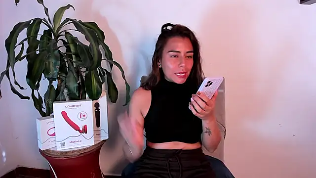 im amber online show from June 12, 12:57 pm