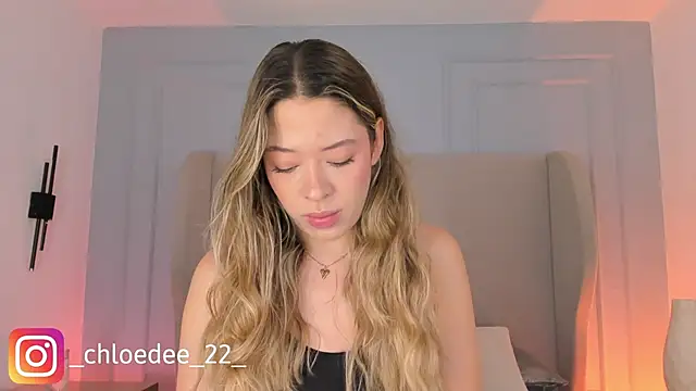 chloe d online show from February 19, 12:37 pm