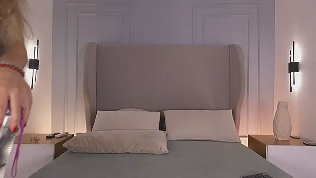 chloe d online show from August 3, 1:06 pm
