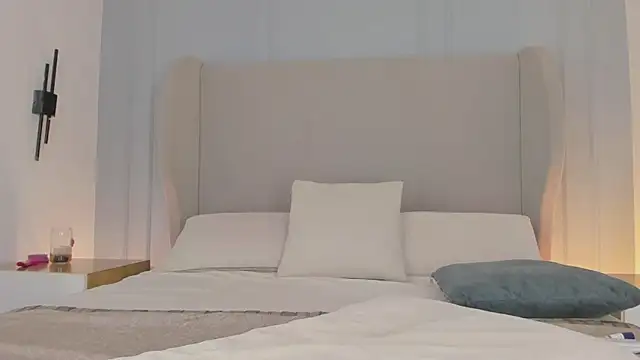 chloe d online show from May 4, 3:05 pm