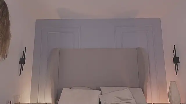 chloe d online show from July 28, 2:35 pm