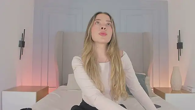 chloe d online show from June 9, 7:02 pm