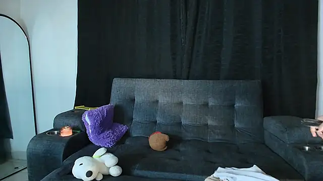 yungelitamor  online show from July 20, 5:10 am