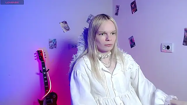 Emily Nyaffee online show from March 18, 12:37 am