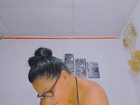 Alhelqueen online show from February 9, 8:38 am