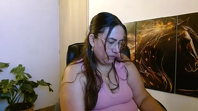 amalia brunette online show from June 11, 12:32 am