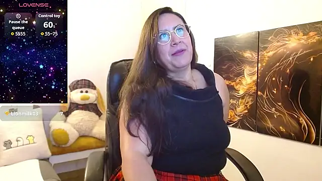 amalia brunette online show from December 14, 12:49 am