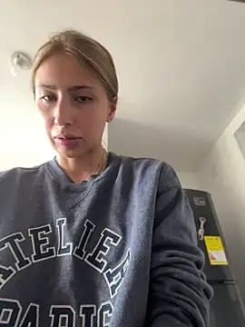 Ameellie online show from June 12, 3:53 pm