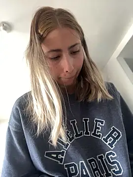 Ameellie online show from June 24, 3:33 pm