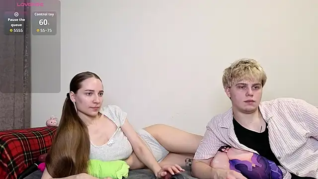 Emily and Ilumi online show from March 13, 9:38 pm