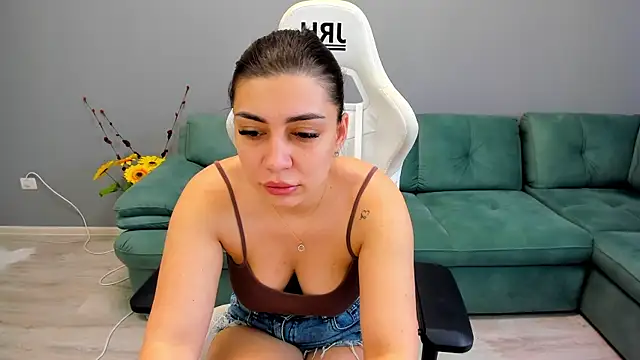 EveEvian online show from June 15, 1:44 pm