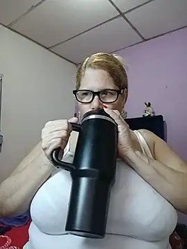 EllisW8 online show from June 23, 10:35 am