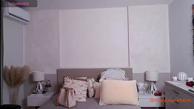 Smileyouarehere online show from November 9, 3:57 am