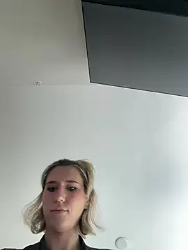 xoxoxjenn online show from July 6, 5:26 pm