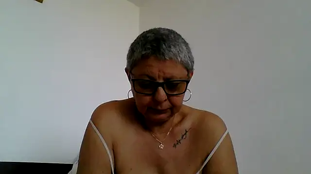 roseblak42 online show from July 14, 1:38 pm
