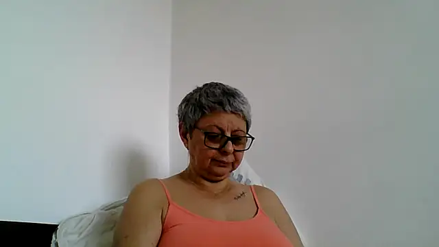 roseblak42 online show from June 12, 9:39 am
