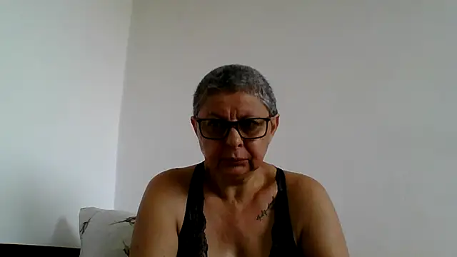 roseblak42 online show from July 2, 3:51 pm