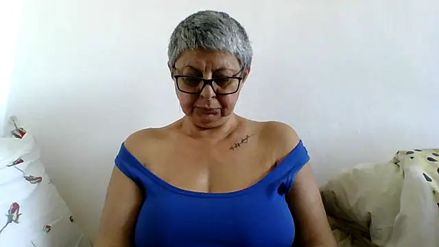 roseblak42 online show from July 30, 3:46 pm