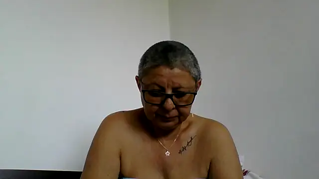 roseblak42 online show from June 19, 11:57 am