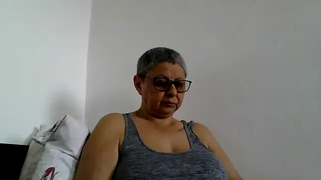 roseblak42 online show from June 30, 9:42 am