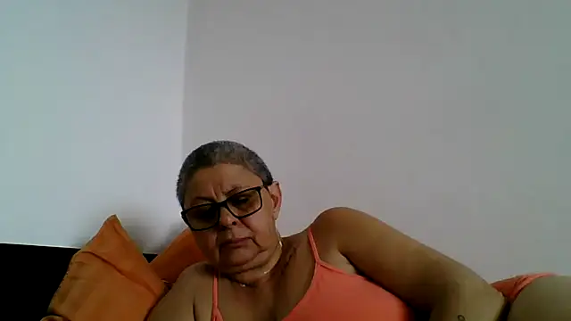 roseblak42 online show from June 24, 1:32 pm