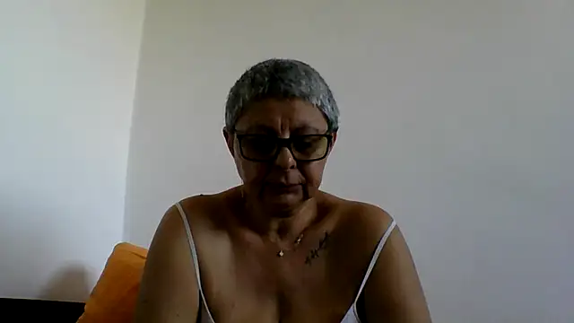 roseblak42 online show from July 21, 2:40 pm